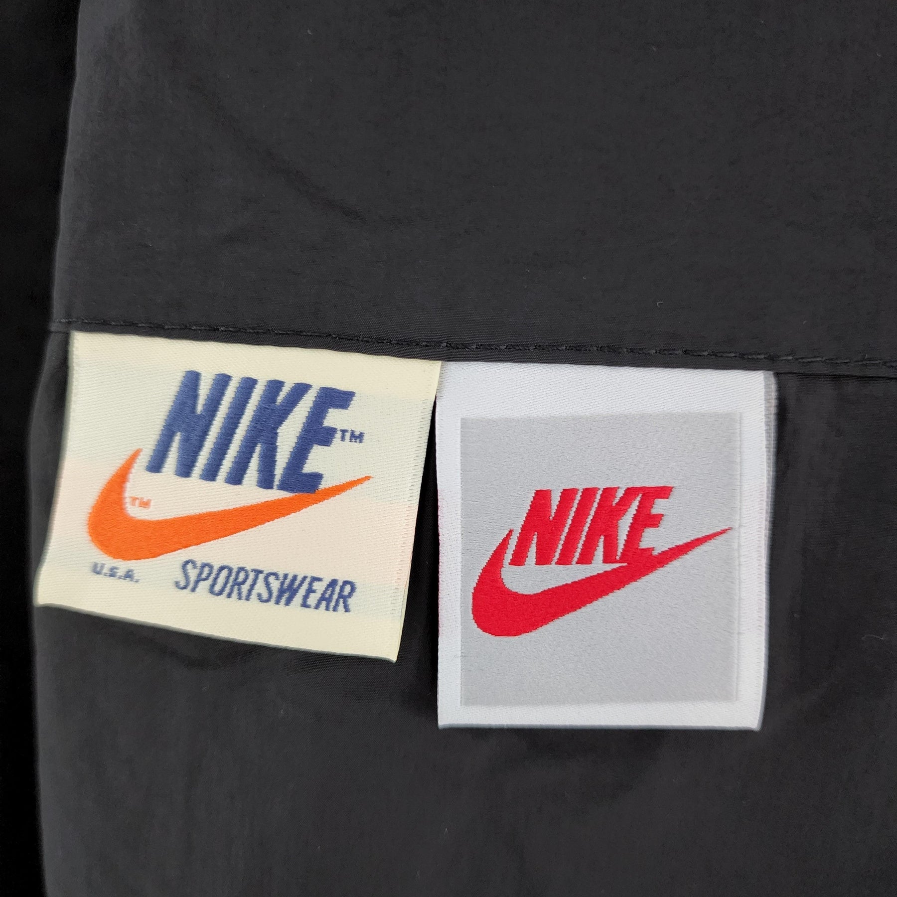 Corta Vento Nike SportWear - Preto